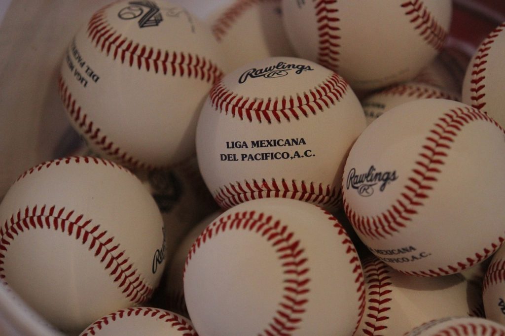 プロ野球 と メジャーリーグ ボールの違いと供給メーカーはどこ けんにぃ野球ノート